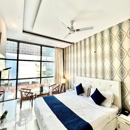 Hotel Hollywood Zirakpur Kültér fotó