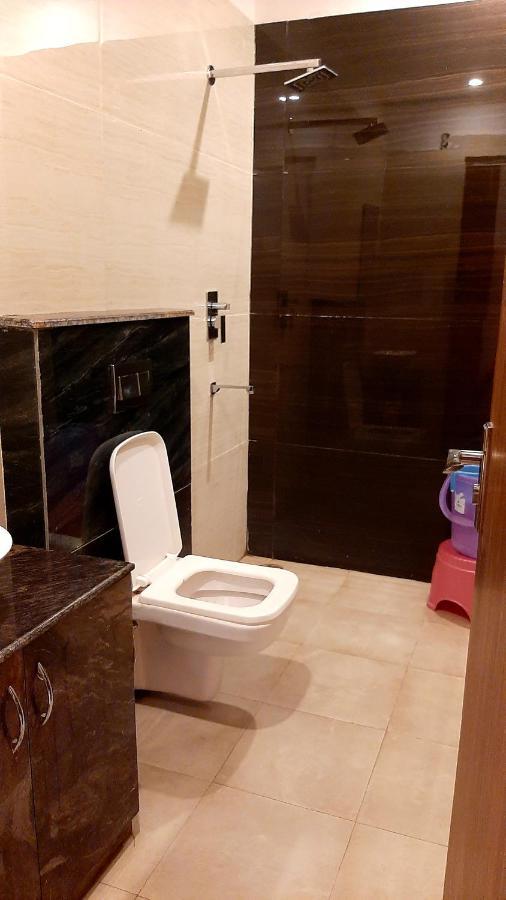 Hotel Hollywood Zirakpur Kültér fotó