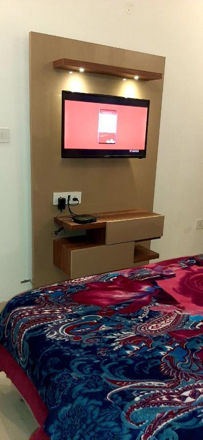 Hotel Hollywood Zirakpur Kültér fotó