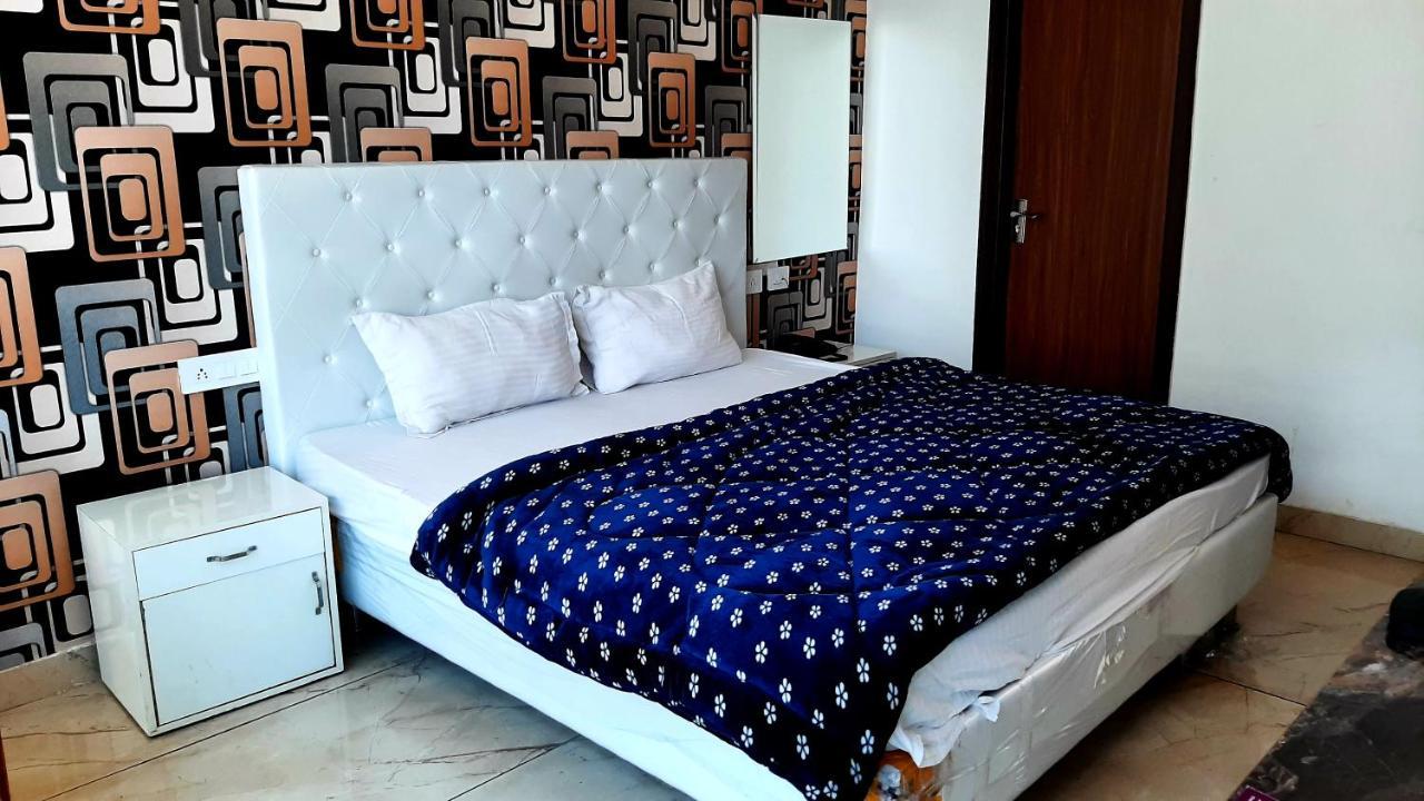 Hotel Hollywood Zirakpur Kültér fotó