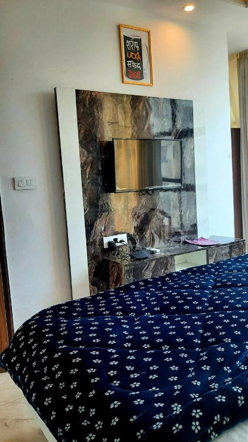 Hotel Hollywood Zirakpur Kültér fotó