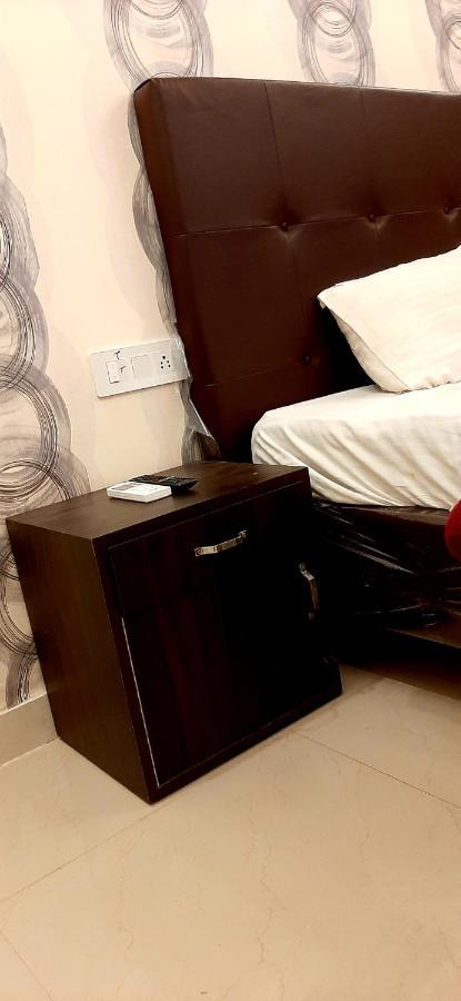 Hotel Hollywood Zirakpur Kültér fotó