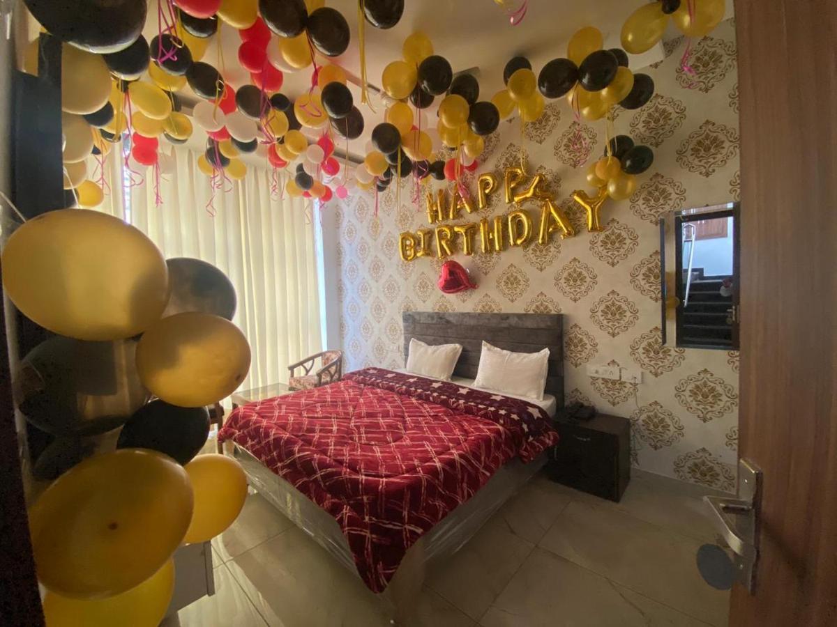 Hotel Hollywood Zirakpur Kültér fotó