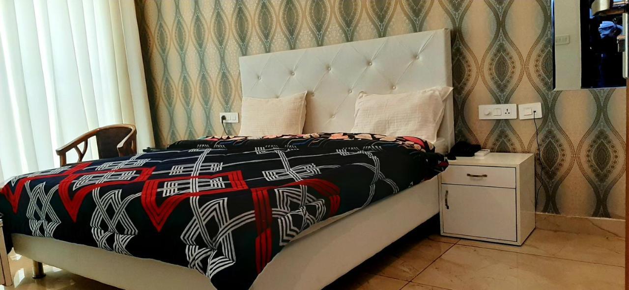 Hotel Hollywood Zirakpur Kültér fotó