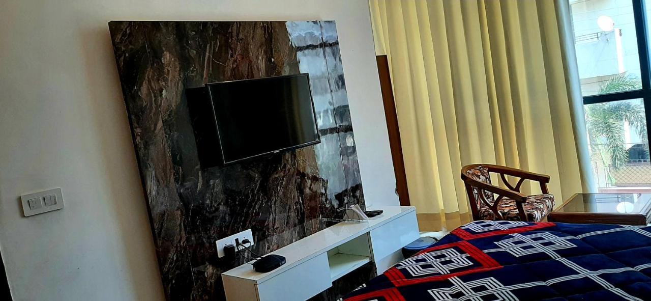 Hotel Hollywood Zirakpur Kültér fotó