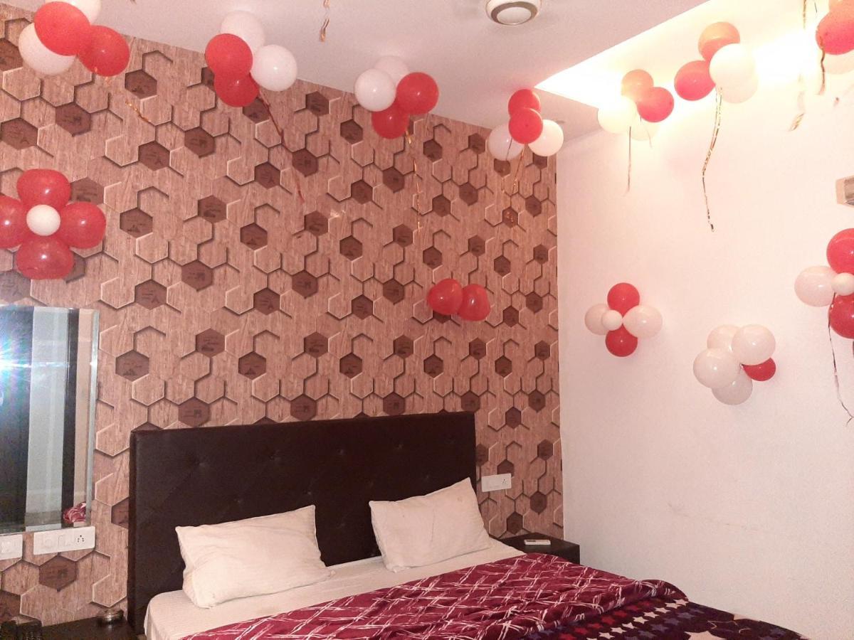 Hotel Hollywood Zirakpur Kültér fotó