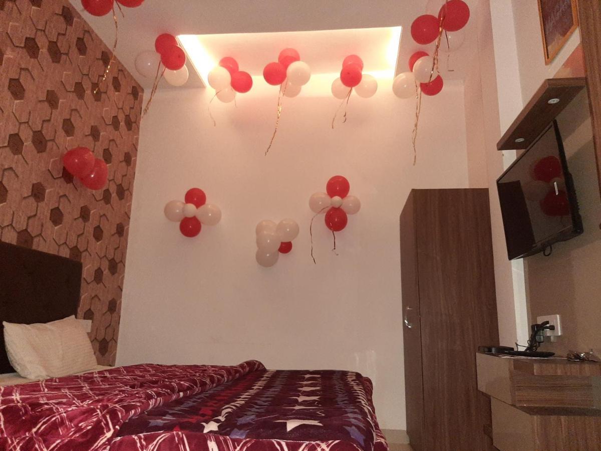Hotel Hollywood Zirakpur Kültér fotó
