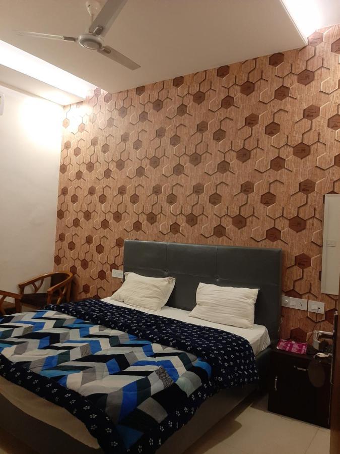 Hotel Hollywood Zirakpur Kültér fotó