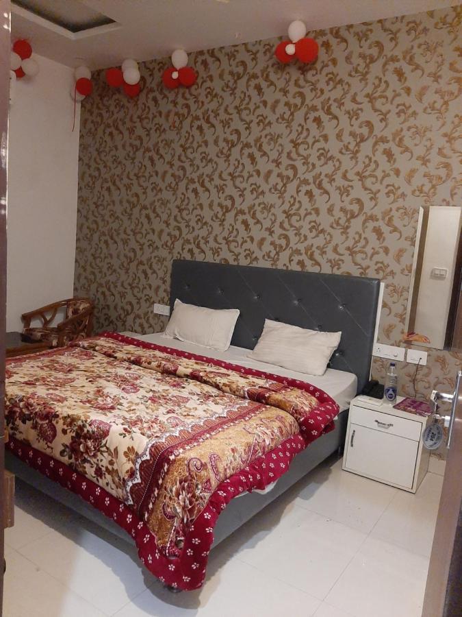 Hotel Hollywood Zirakpur Kültér fotó