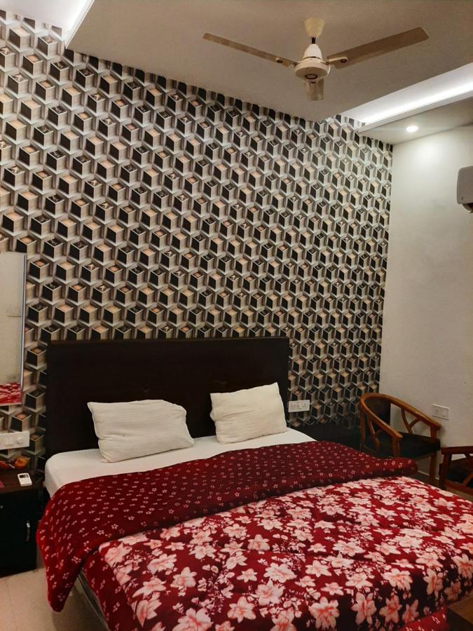 Hotel Hollywood Zirakpur Kültér fotó