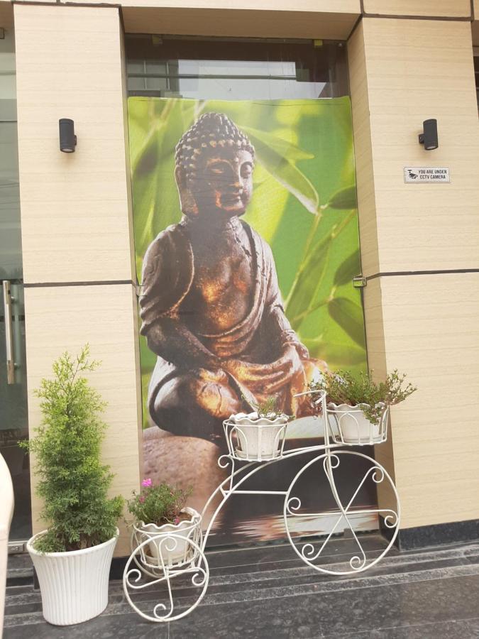 Hotel Hollywood Zirakpur Kültér fotó