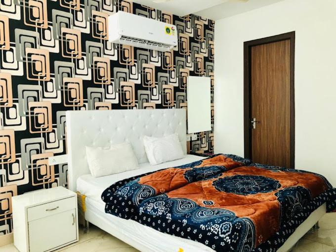 Hotel Hollywood Zirakpur Kültér fotó
