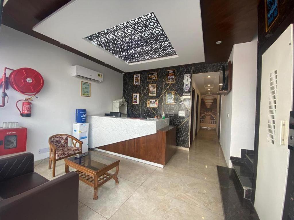 Hotel Hollywood Zirakpur Kültér fotó