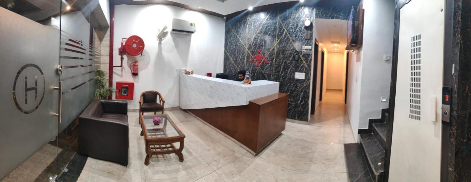 Hotel Hollywood Zirakpur Kültér fotó
